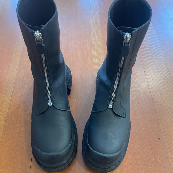 Stuart Weitzman Charli Zip Sport Bootie US Womens 10 / EU 40.5 - Picture 3 of 6